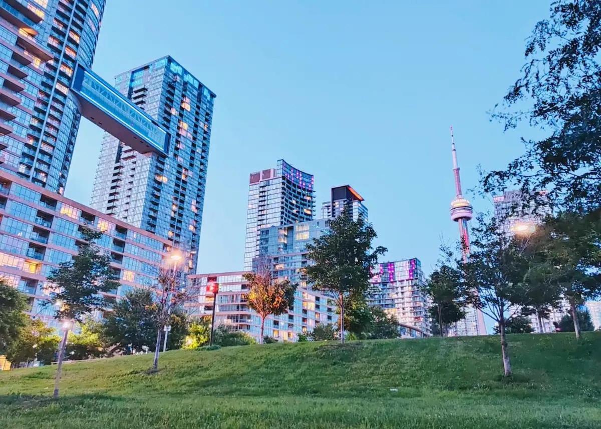 Upscale Downtown Toronto Condos By Cn Tower Luaran gambar